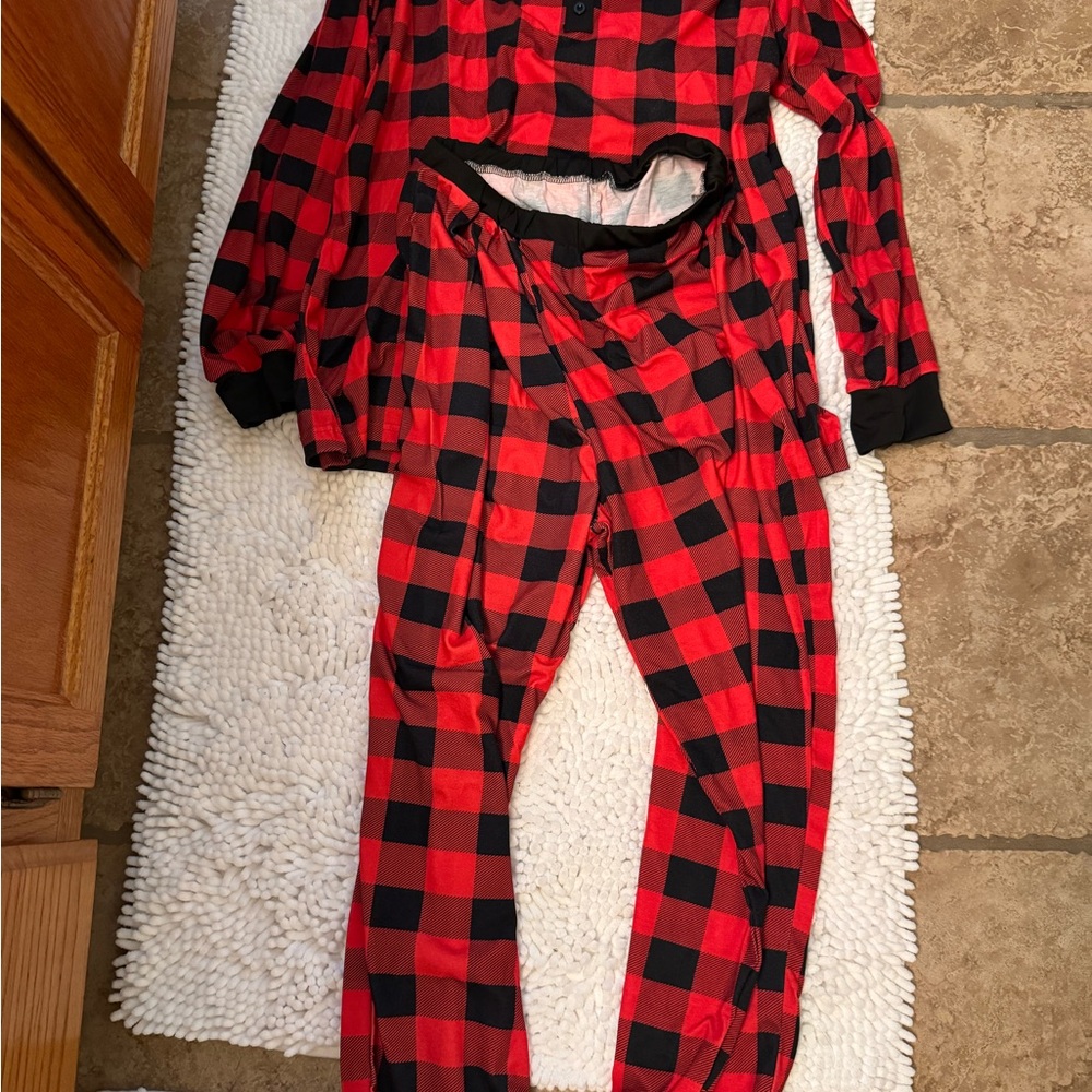 Women's XL Red and Black Garment